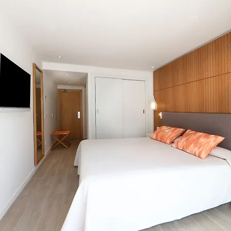 Iberostar Waves Playa De Muro מלון